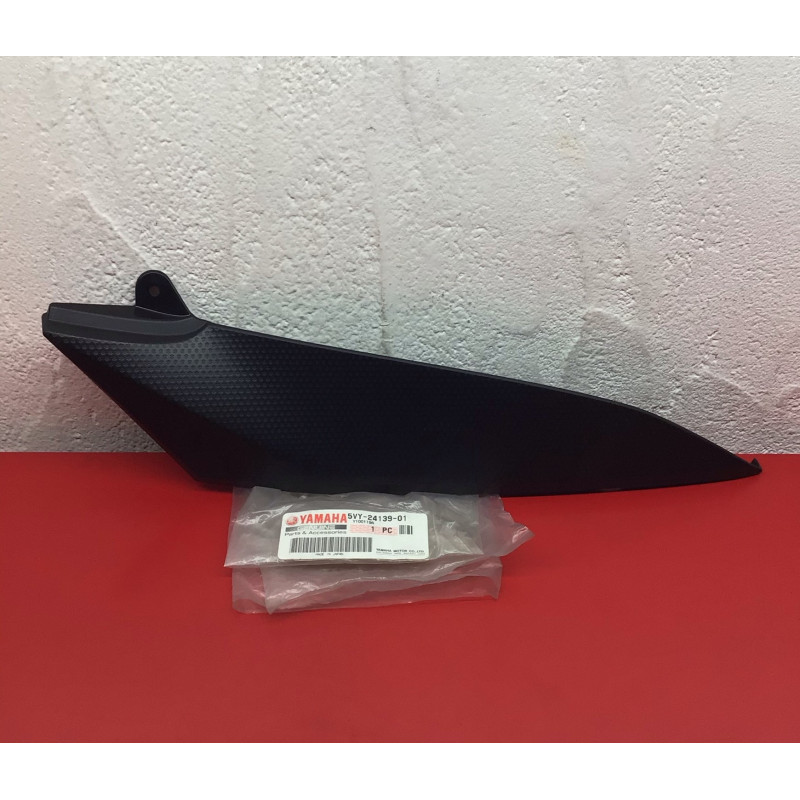 NEW YAMAHA YZF R1 SIDE COVER 2